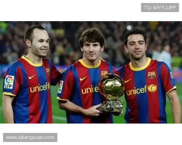 足球明星同框瞬间珍藏回忆展现球场魅力与友谊的精彩合照