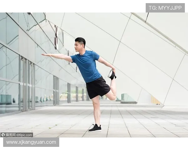 足球明星压腿技巧全解析视频合集助你提升柔韧性与运动表现