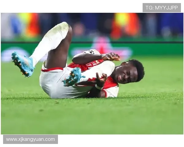 足球明星因特效失控自吓一跳引发网络热议与粉丝关注