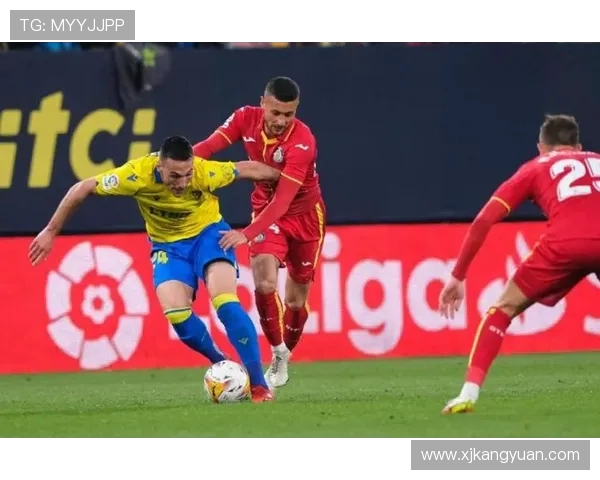 北京足球队在邀请赛积分榜上以57分稳居第一名展现强大实力