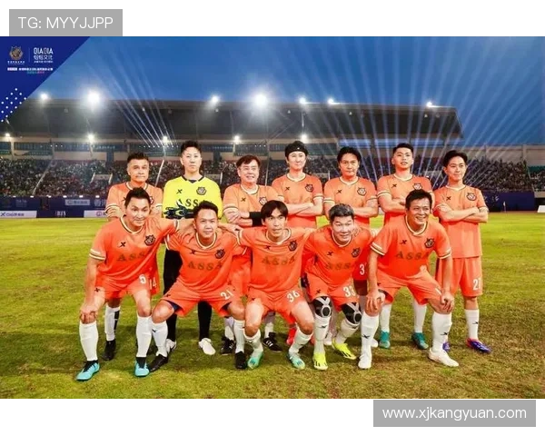 帅气足球明星的魅力与风采:他们如何在绿茵场上闪耀光芒 帅气足球明星的魅力与风采:他们如何在绿茵场上闪耀光芒